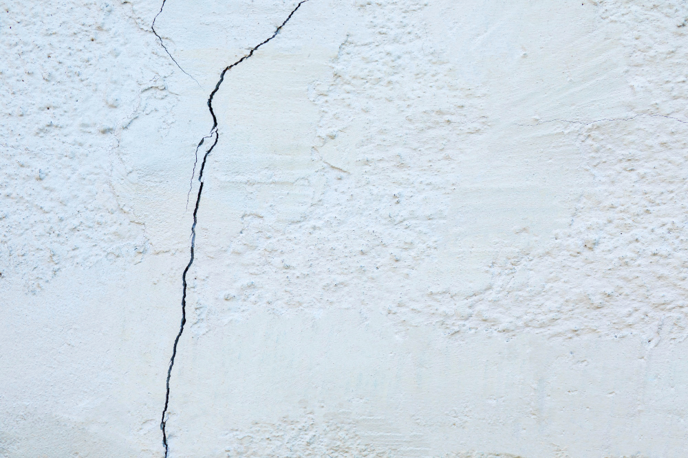 סדקים בקירות
